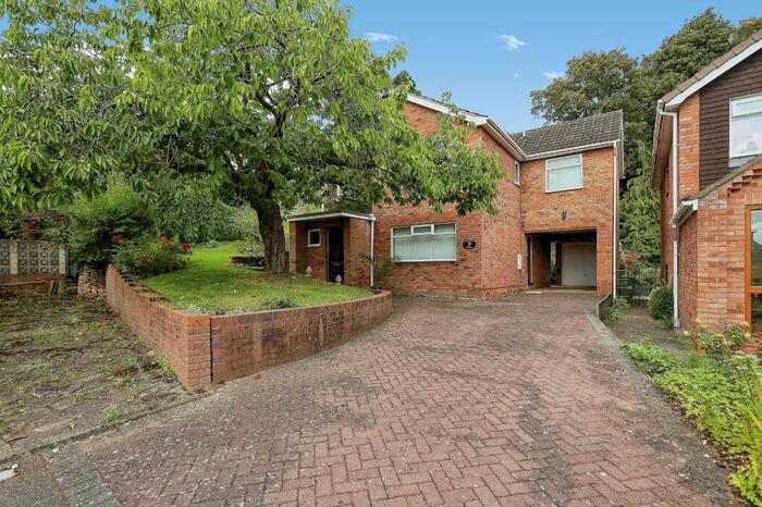 4 Bedroom Detached House For Sale In Windmill Close, Kenilworth, Warwickshire, CV8