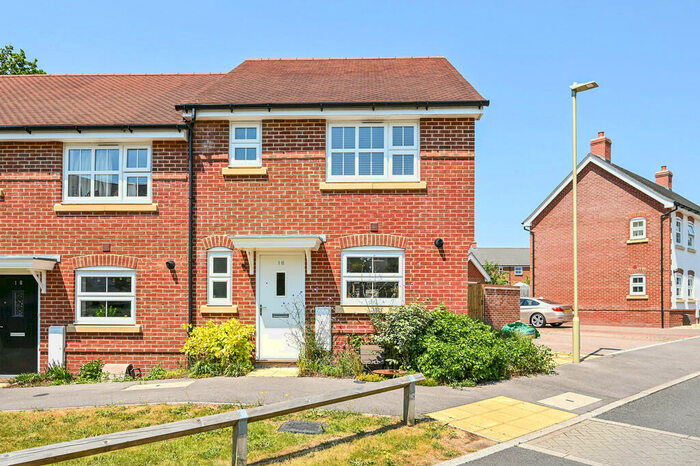 3 Bedroom End Of Terrace House For Sale In Farm Drive, Petersfield, Hampshire, GU31