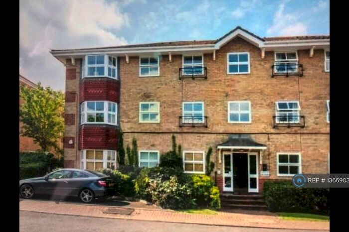 2 Bedroom Flat To Rent In The Rowans, Leigh-On-Sea, SS9