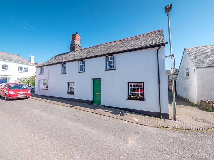 4 Bedroom Cottage For Sale In The Square, Hartland, EX39