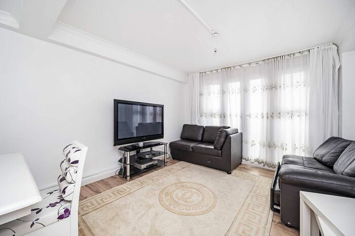 1 Bedroom Flat To Rent In Trelawney Estate, Hackney, London, E9