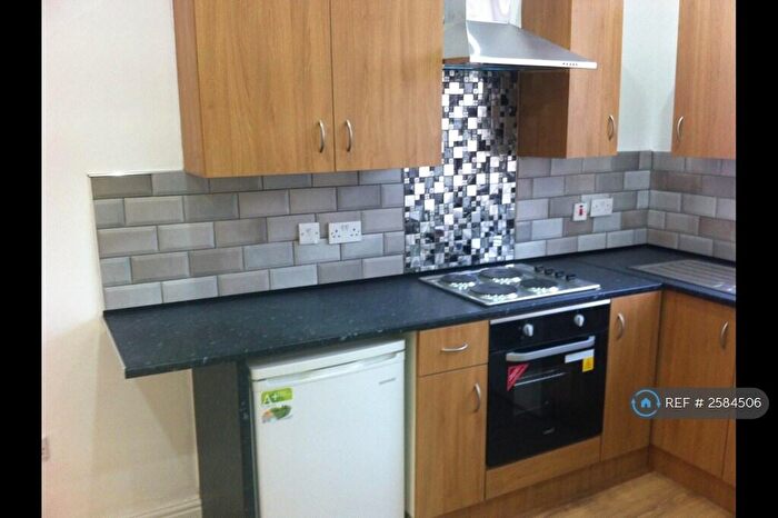 Studio To Rent In Causeway Green Road, Sandwell, B68