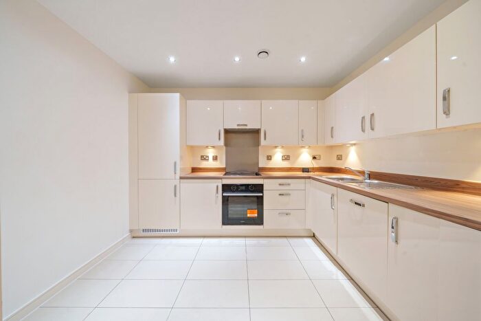 2 Bedroom Flat To Rent In Cable Walk, London, SE10