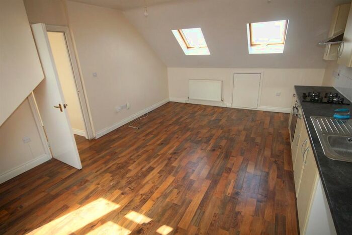 2 Bedroom Flat To Rent In Beaconsfield Road, Enfield, EN3