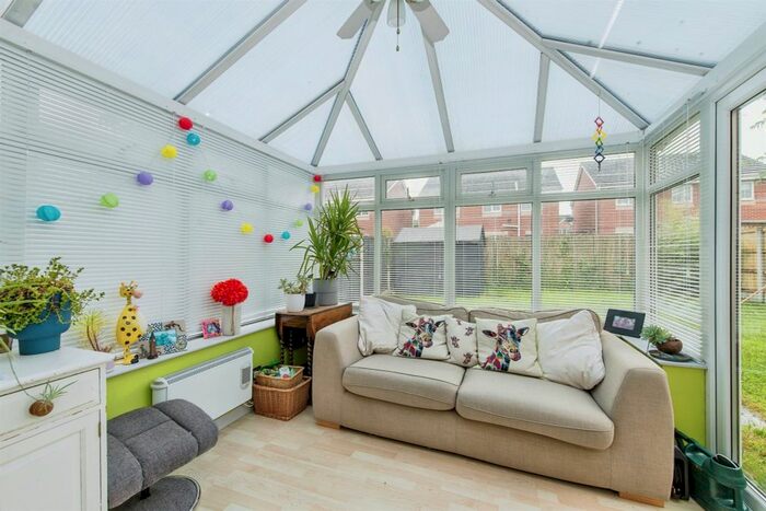 3 Bedroom Detached House For Sale In Gleneagles Drive, Normanton, WF6