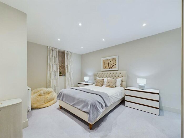 3 Bedroom Duplex For Sale In Apartment, Carriage House, The Carriage Drive, Greetland, Halifax, HX4