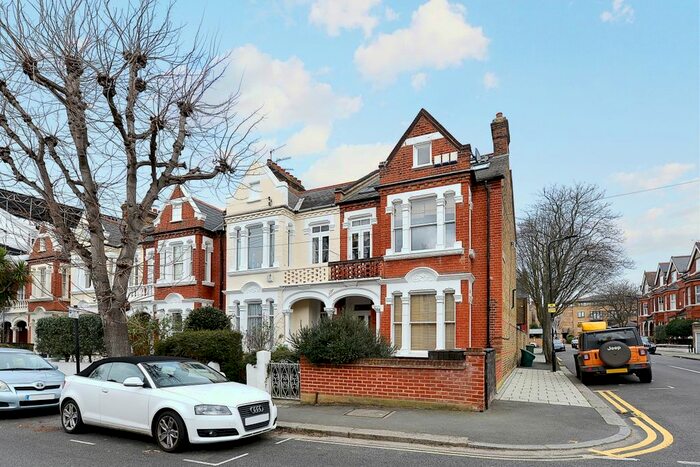 2 Bedroom Flat To Rent In Crescent Lane, London, SW4