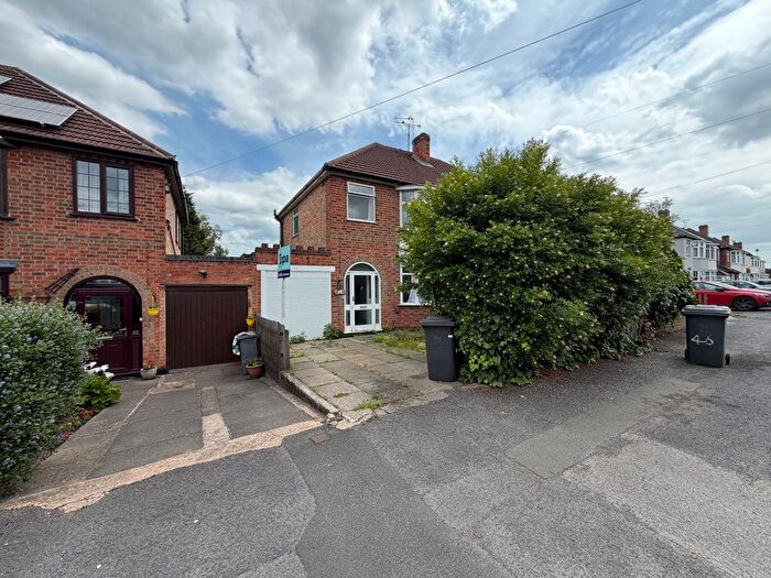 3 Bedroom Semi Detached House For Sale In Aberdale Road, Leicester, LE2