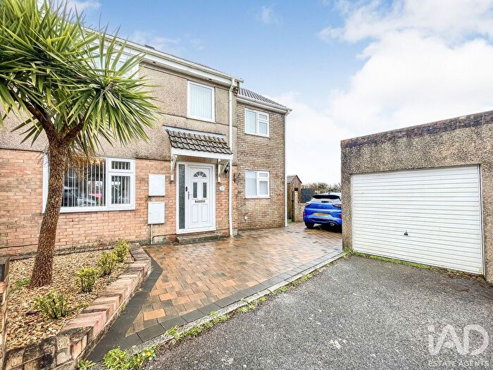 4 Bedroom End Terrace House For Sale In Church Park Road, Plymouth, PL6