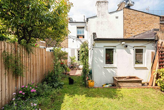 3 Bedroom Terraced House For Sale In Kenbury Street, London, SE5