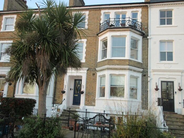 1 Bedroom Flat To Rent In Clifftown Parade, Southend On Sea, SS1