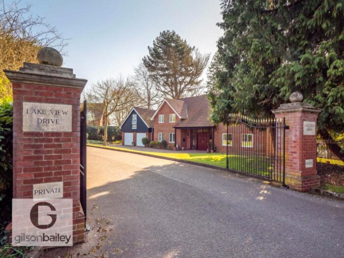 6 Bedroom Detached House For Sale In Lake View Drive, Brundall, NR13