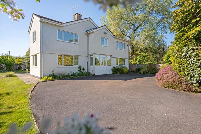 4 Bedroom Detached House For Sale In Borough Road, Petersfield, GU32