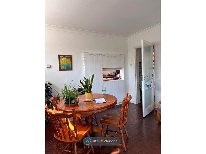 2 Bedroom Flat To Rent In Alford House, London, N6