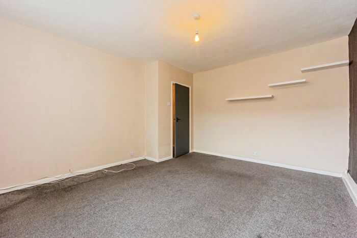 2 Bedroom Flat To Rent In Ashton Lane, Sale, M33