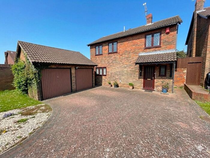 4 Bedroom Detached House For Sale In Cubbington Close, Luton, Bedfordshire, LU3