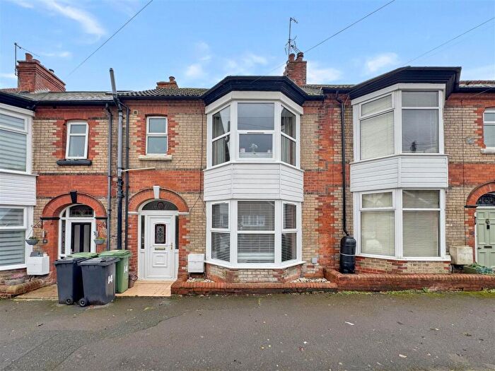 3 Bedroom Terraced House For Sale In Cassiobury Road, Weymouth, DT4