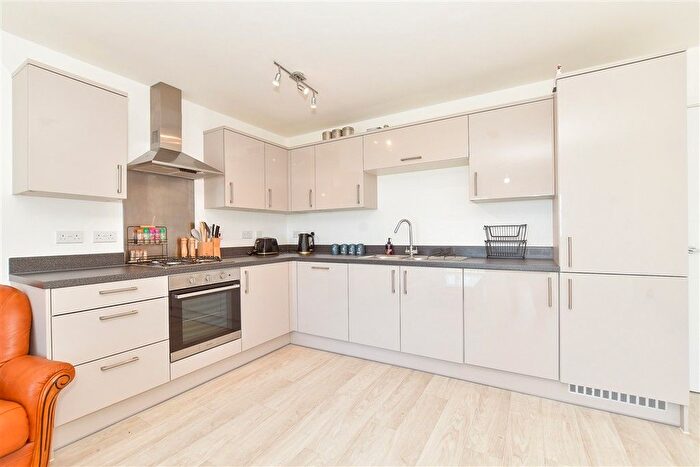 2 Bedroom Flat For Sale In Longacres Way, Chichester, West Sussex, PO20