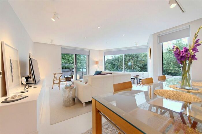 3 Bedroom Flat To Rent In Alder Lodge, Stevenage Road, London, SW6