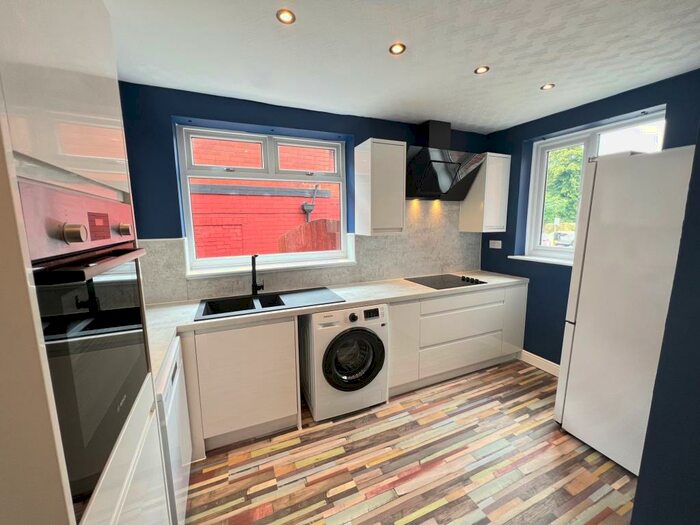 4 Bedroom House To Rent In Eccles Old Road, Salford, M6