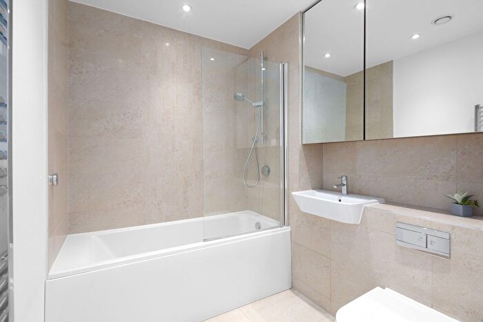 2 Bedroom Flat To Rent In Colonial Drive, London, W4