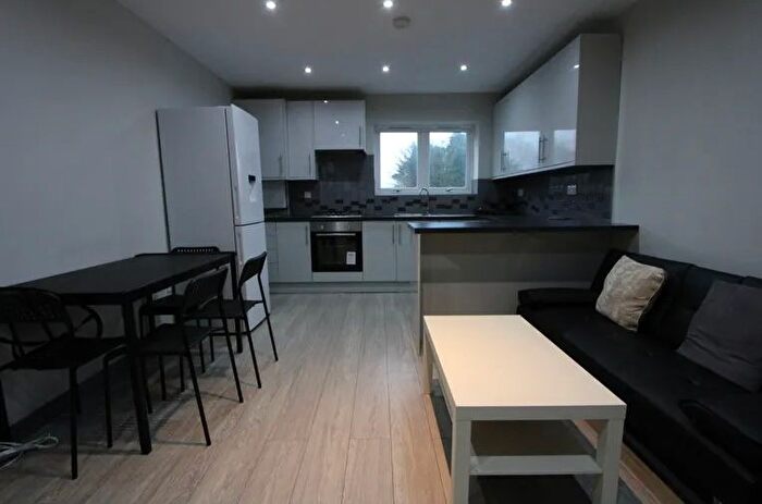 2 Bedroom Flat To Rent In Langley Park Road, Sutton, SM2