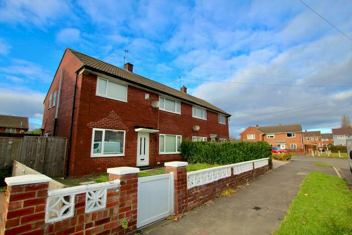 3 Bedroom Semi-Detached House To Rent In Evanlade, Gateshead, NE10