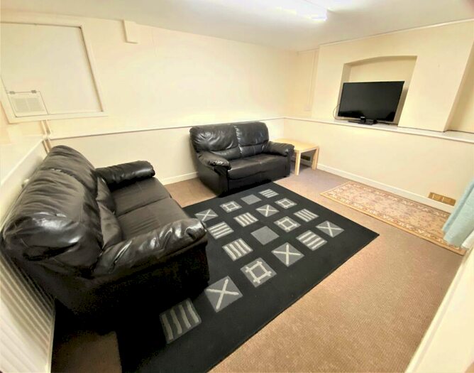 5 Bedroom House To Rent In Waterloo Place, Brynmill, Swansea, SA2