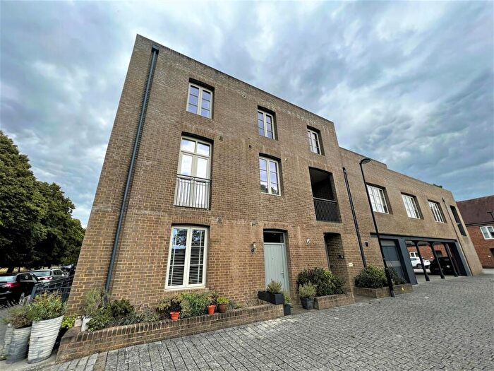 1 Bedroom Apartment To Rent In Whistler Avenue, Chichester, PO19