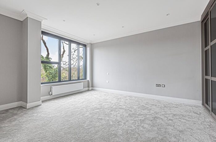 2 Bedroom Apartment For Sale In Virginia Water, Surrey, GU25