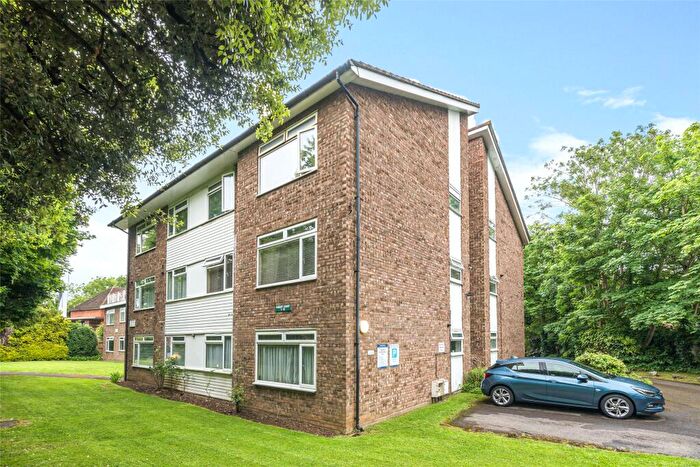 1 Bedroom Apartment For Sale In The Avenue, Worcester Park, Surrey, KT4