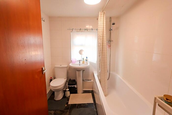 1 Bedroom Flat To Rent In Egerton Crescent, Withington, M20
