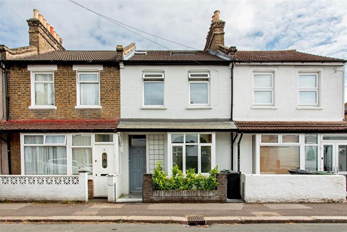 2 Bedroom Property To Rent In Byron Road, Leyton, E10