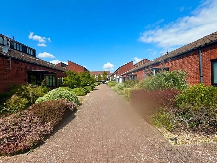 1 Bedroom Flat To Rent In Walker Avenue, Wolverton Mill, Milton Keynes, MK12