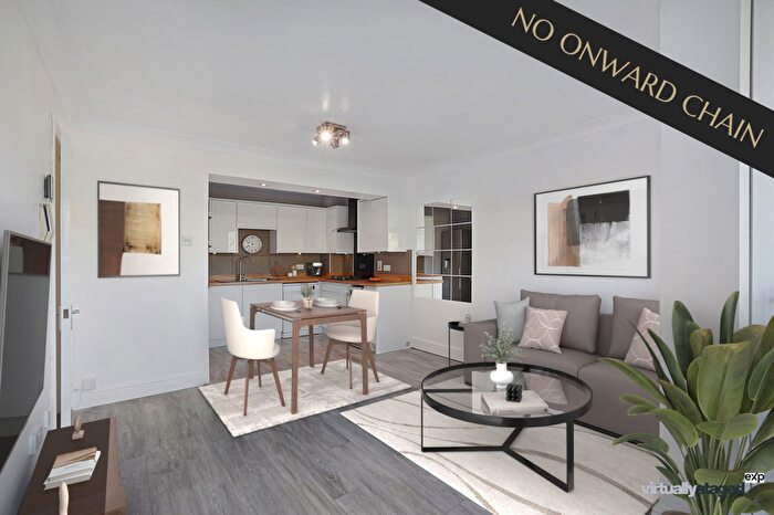 1 Bedroom Flat For Sale In Capstone Road, Chatham, ME5