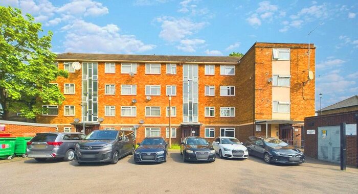 2 Bedroom Flat To Rent In Richmond Road, Forest Gate, London, E7
