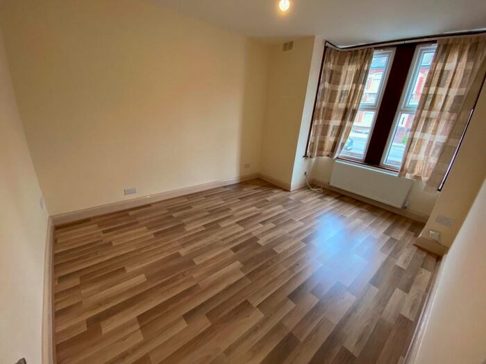 1 Bedroom Flat To Rent In Hampton Road, Ilford, IG1