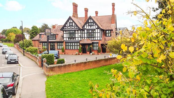 2 Bedroom Flat To Rent In Chimneys Lodge, Forty Hill, Enfield, EN2