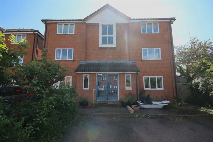 2 Bedroom Flat To Rent In Corrie Road, Cambridge, CB1