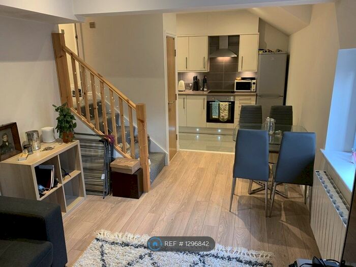 1 Bedroom Flat To Rent In Headingley Lane, Leeds LS6