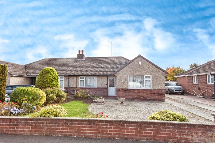 4 Bedroom Semi-Detached Bungalow For Sale In Hill View Road, Swindon, SN3