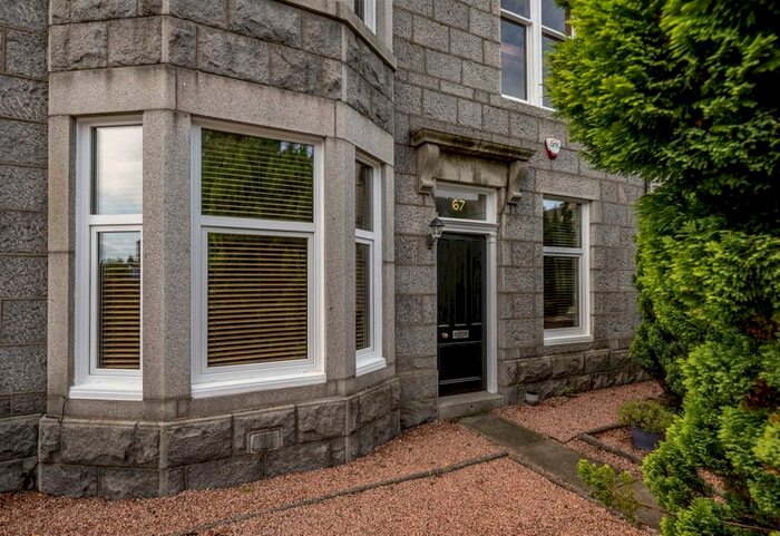 2 Bedroom Flat To Rent In Blenheim Place, Aberdeen, AB25