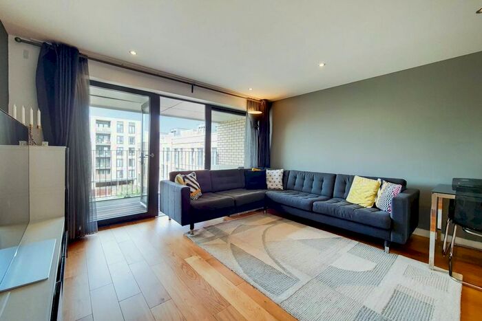 2 Bedroom Flat For Sale In Eythorne Road, Brixton, London, SW9