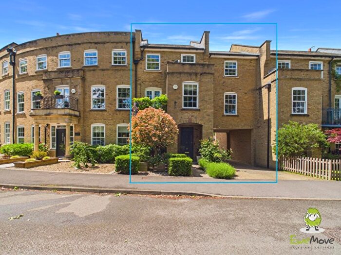 4 Bedroom Town House For Sale In Rockbourne Road, Sherfield-on-Loddon, Hook, Hampshire, RG27