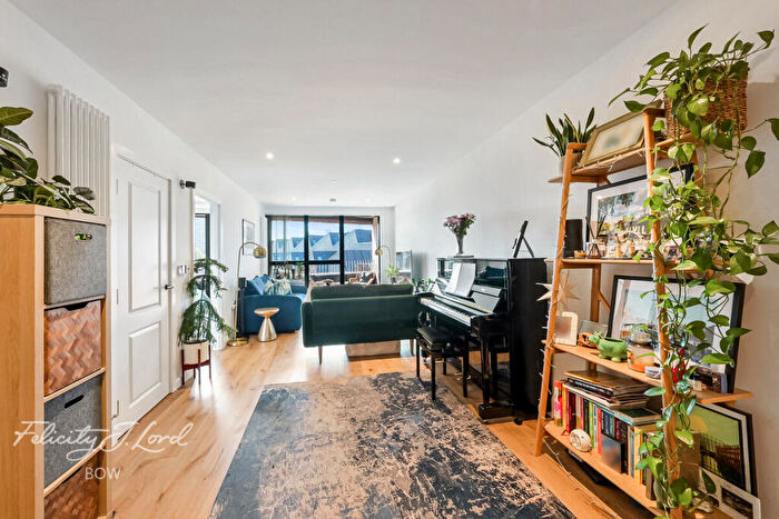 2 Bedroom Apartment For Sale In Yeo Street, London, E3