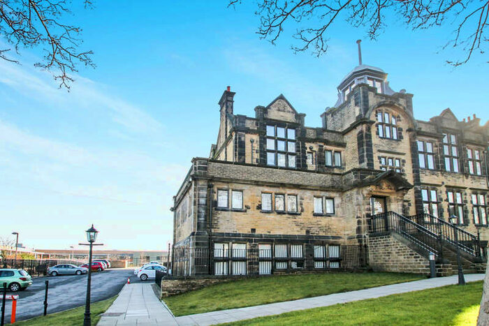 2 Bedroom Flat To Rent In Richardshaw Lane, Pudsey, Leeds, LS28