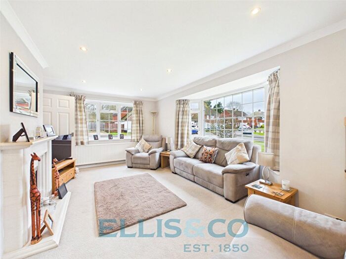 3 Bedroom Semi-detached House For Sale In Elmshurst Gardens, Tonbridge, Kent, TN10