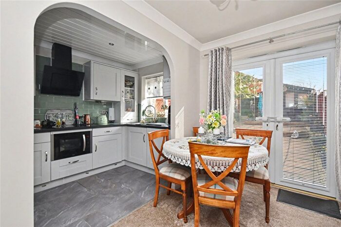 3 Bedroom Town House For Sale In Telford Close, Castleford, West Yorkshire, WF10