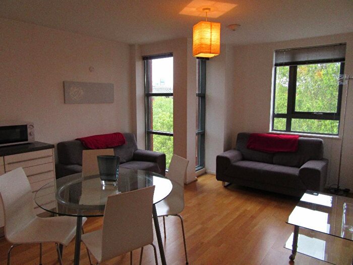 2 Bedroom Apartment To Rent In City Gate, Blantyre Street, Castlefield, Manchester, M15
