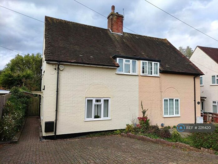 3 Bedroom Semi-Detached House To Rent In Elmside, Guildford, GU2
